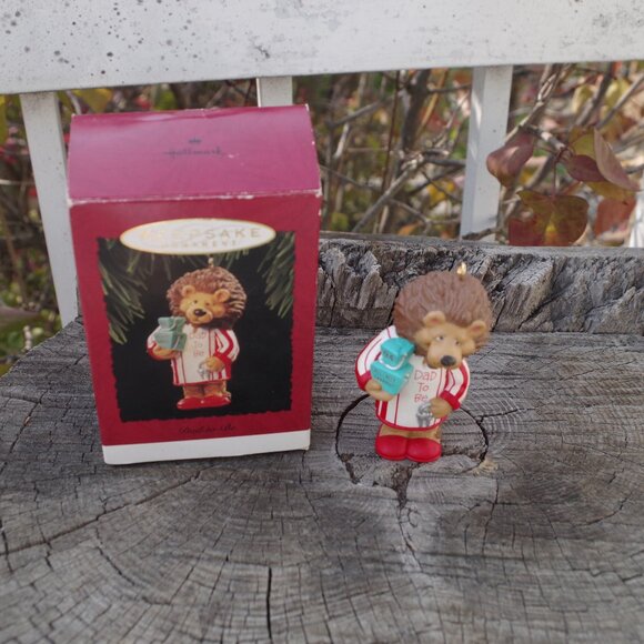 Vintage Hallmark Ornament Dad To Be 1994 - Picture 1 of 3